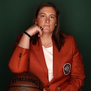 Full Show: Lindsay Whalen, Sheletta Brundidge, Rochelle Olson, Swift Takes!, Am I Wrong? and more!