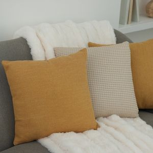 Where does Jamie Yuccas stand in the great pillow debate?