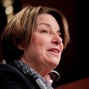Who does Amy Klobuchar need to reach to win the race for governor?