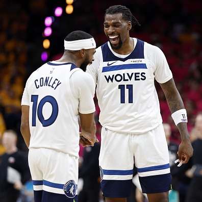 Kevin Harlan offers his thoughts of the first two games of the Wolves/Spurs series and what he expects tonight!