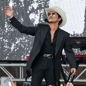 How much did Sheletta pay for a fantastic Bruno Mars show AND a great nap?