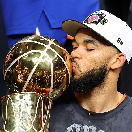 Who are the MN stars you either loved or hated seeing them win elsewhere? Chip Scoggins joins!