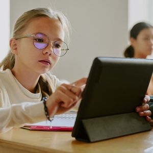 Claire Patterson of Screen Smart Tonka joins to begin a discussion about screen use in classrooms