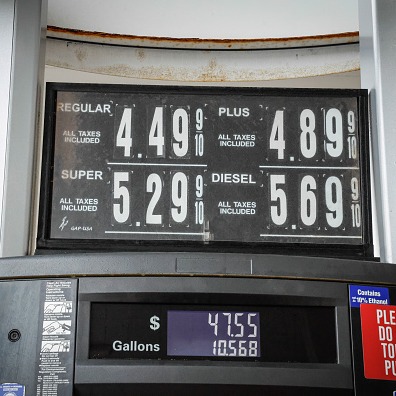 How are the war in Iran and trade battles with Canada impacting oil and gas prices? Patrick De Haan joins!