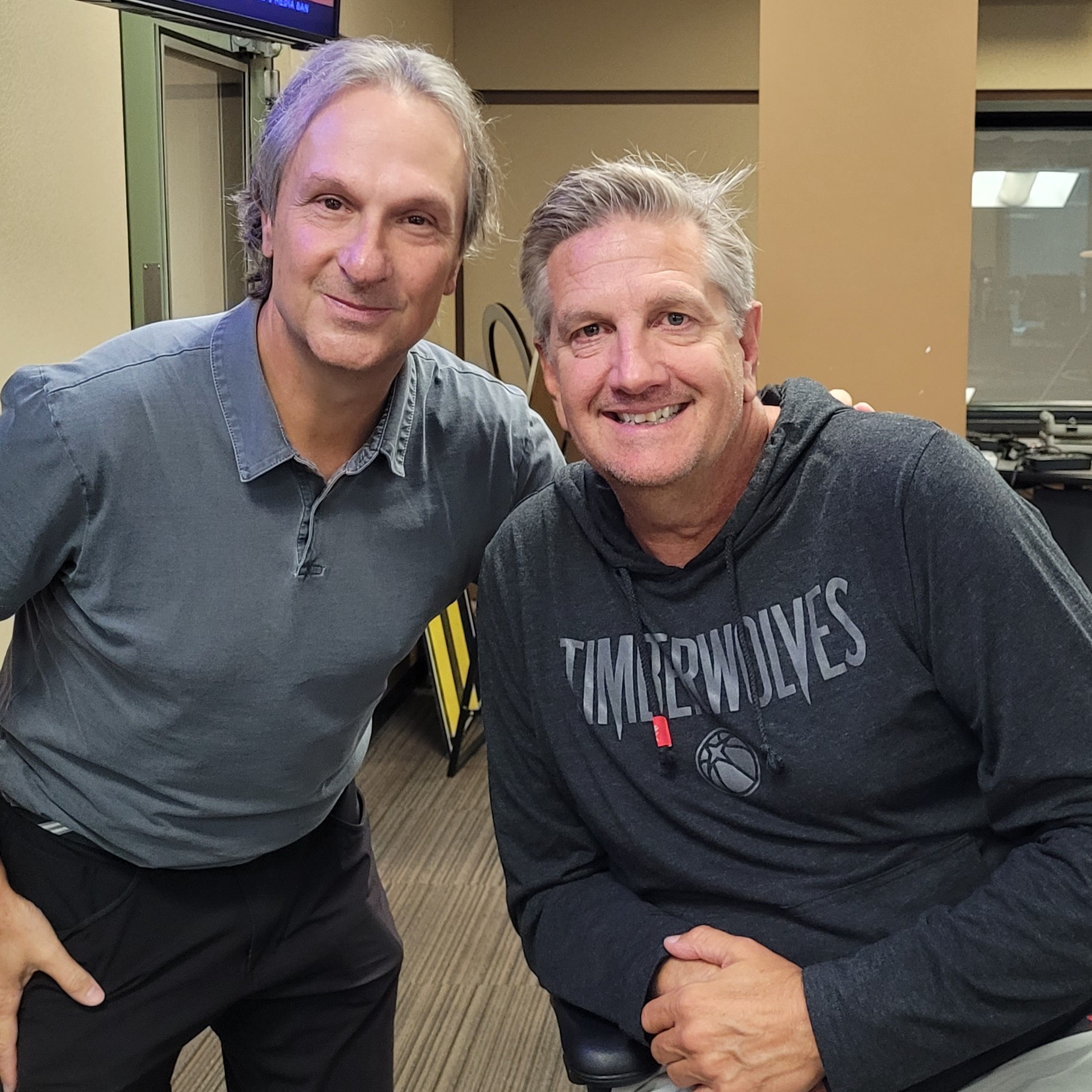 Full Show: White House media drama, Lou Raguse, and hour with Chris Finch, Swift Takes!, Jason DeRusha and more!