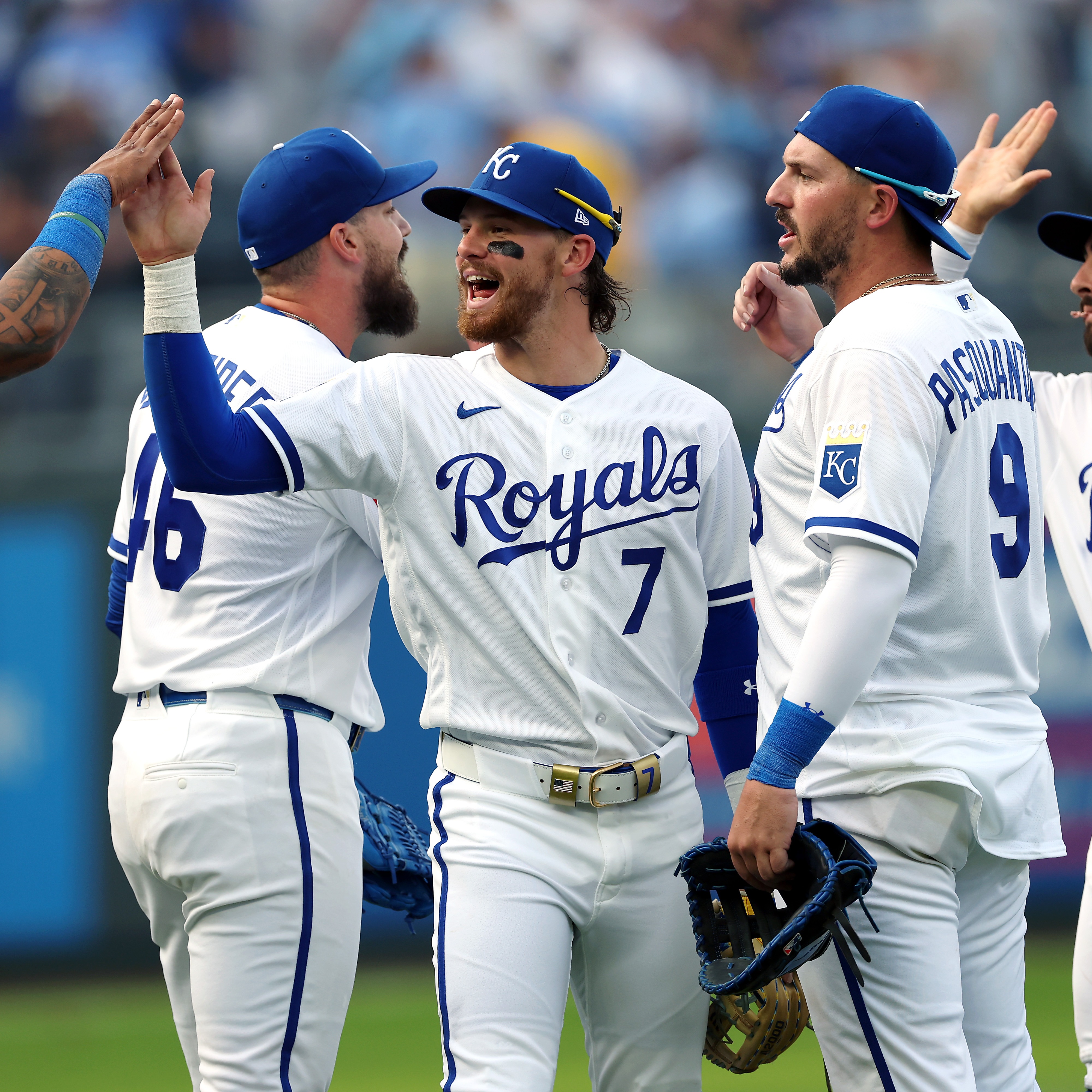 Royals crown Twins in series opener