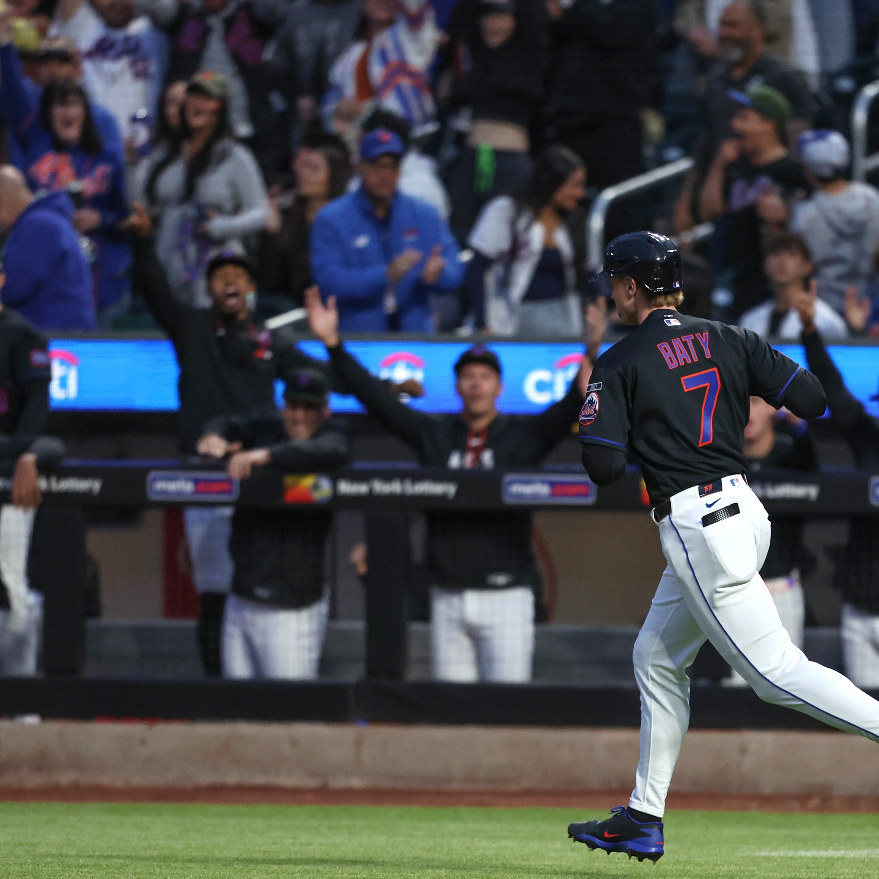 Mets rally late to take series finale over Twins