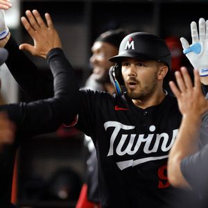 Twins route Rangers to win series