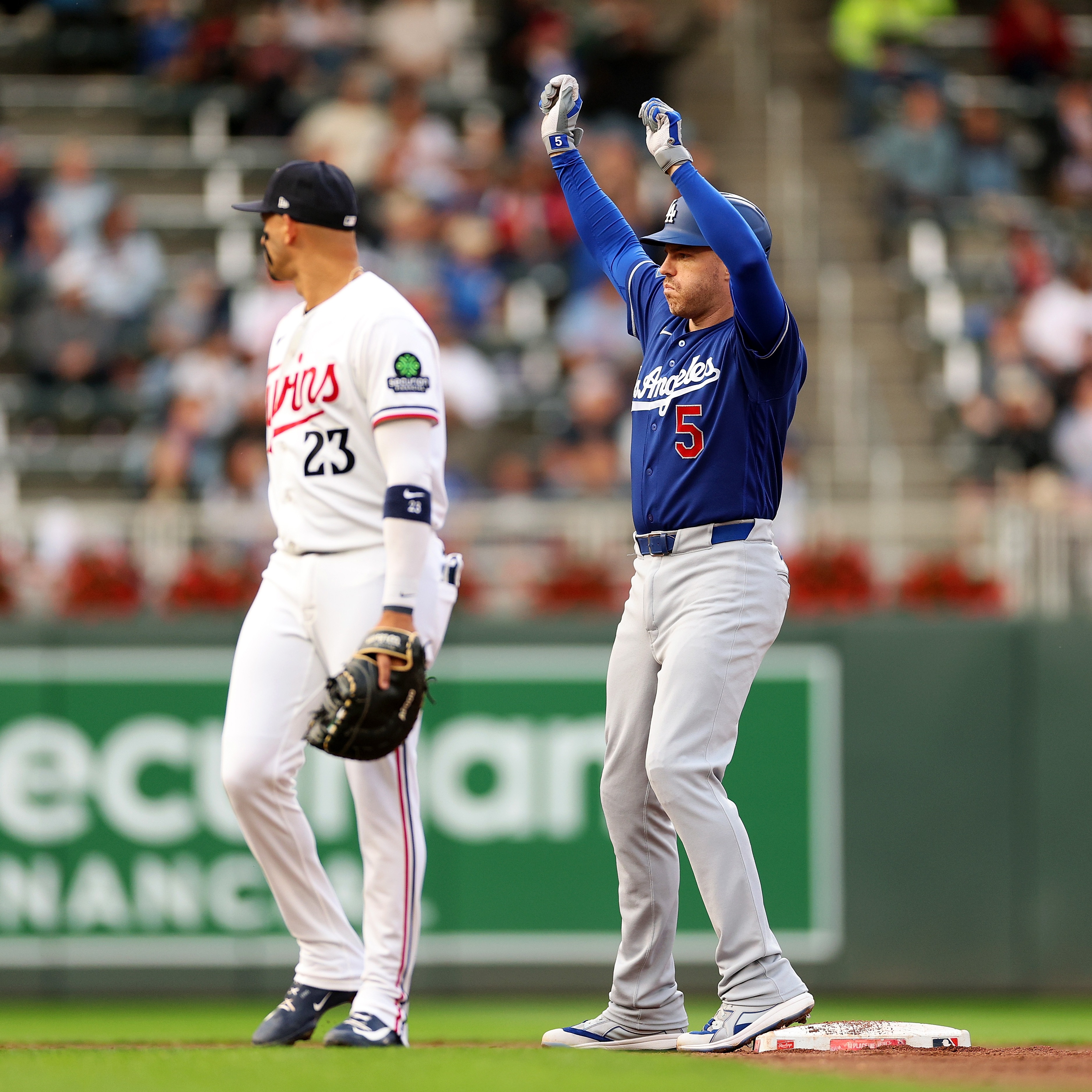 Dodgers destroy Twins in blowout win
