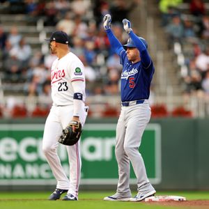 Dodgers destroy Twins in blowout win