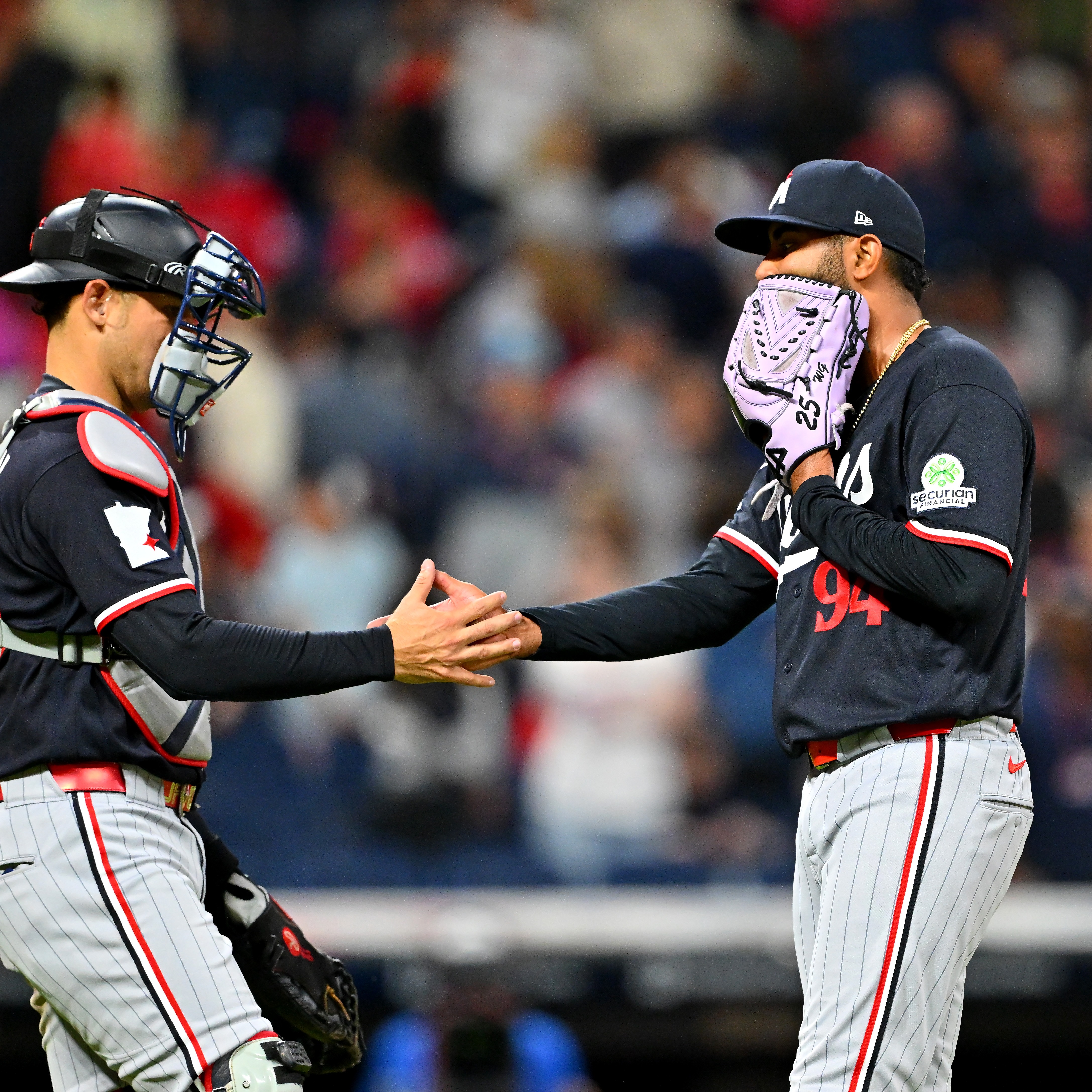 Offense comes alive as Twins snap their four game losing streak