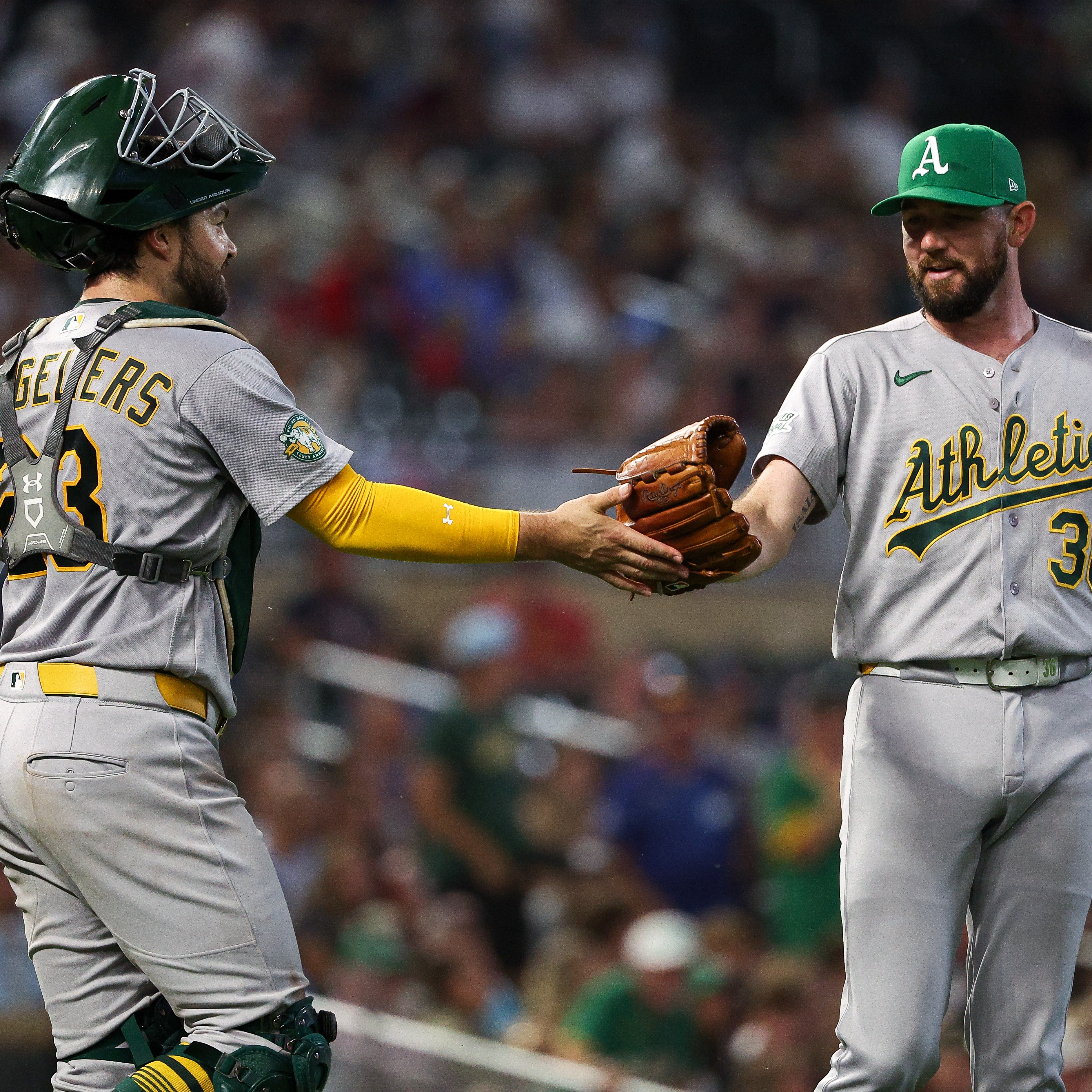 A's extend their winning streak over punchless Twins