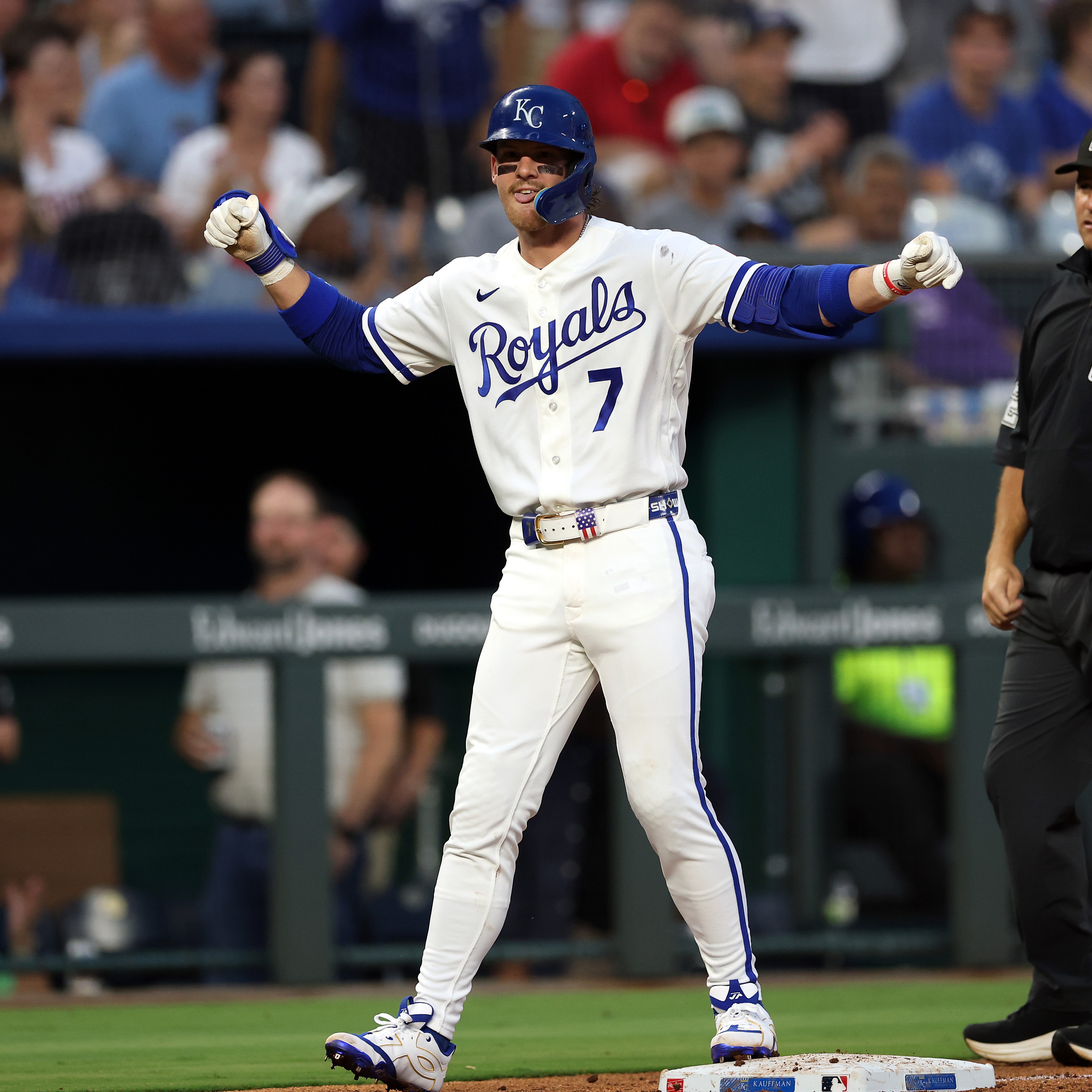 Royals roll past Twins in series opener