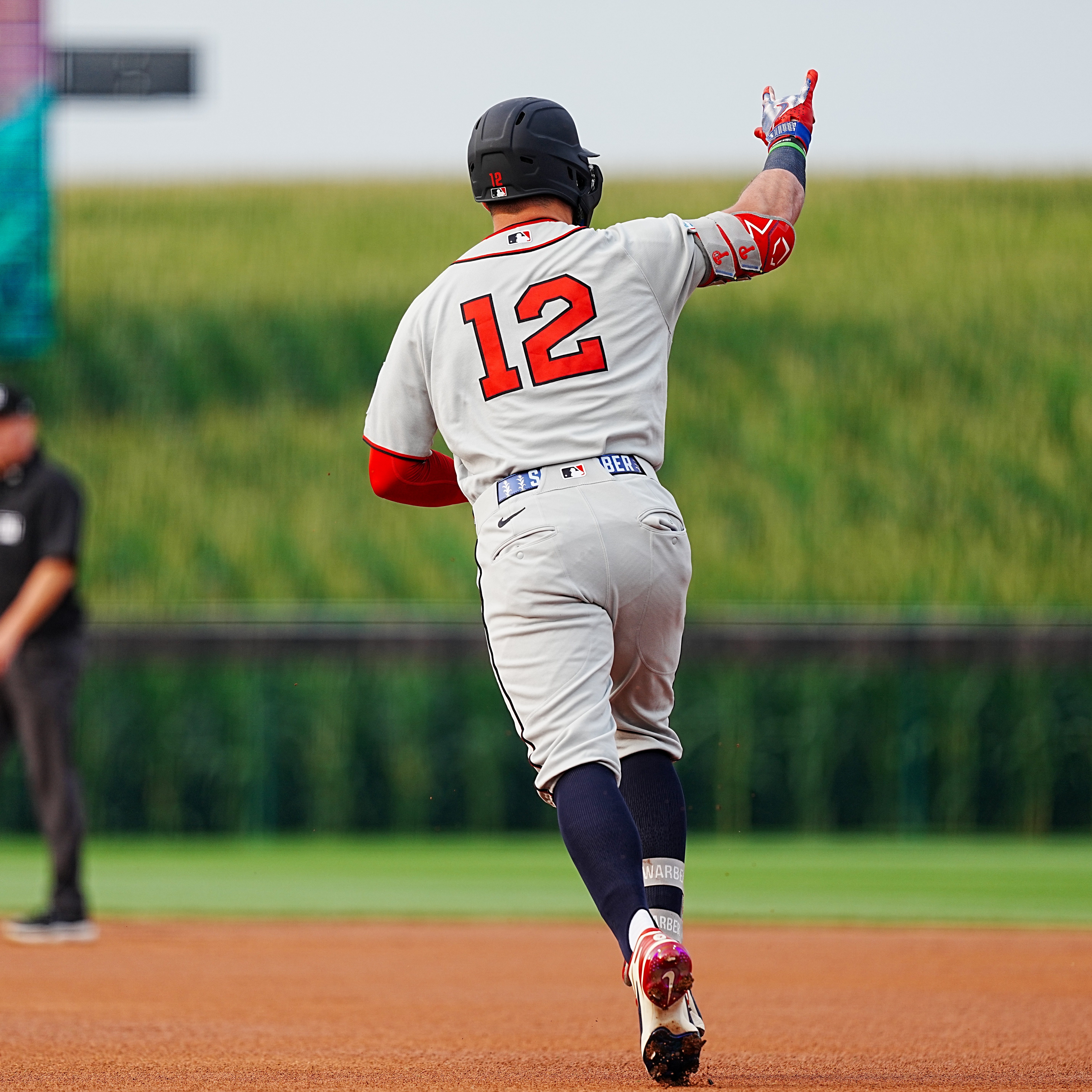 Phillies visit the cornfields three times in win over the Twins
