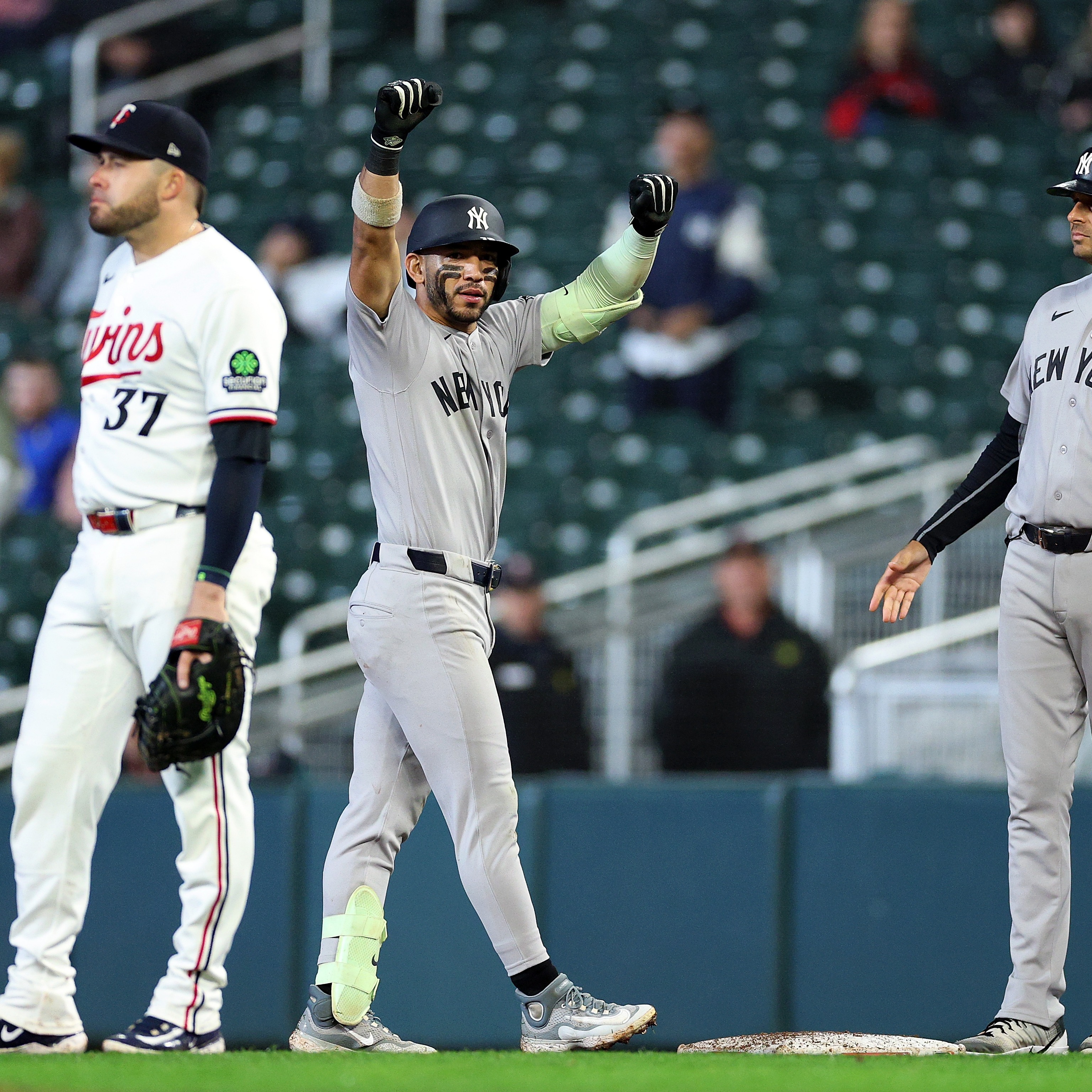 Yankees erupt late to take the series opener