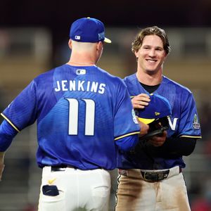 Twins rout Rangers in series opening win