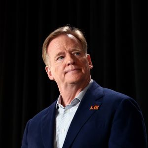 NFL Commissioner Roger Goodell speaks with Mike Hoss and Deuce McAllister in Paris
