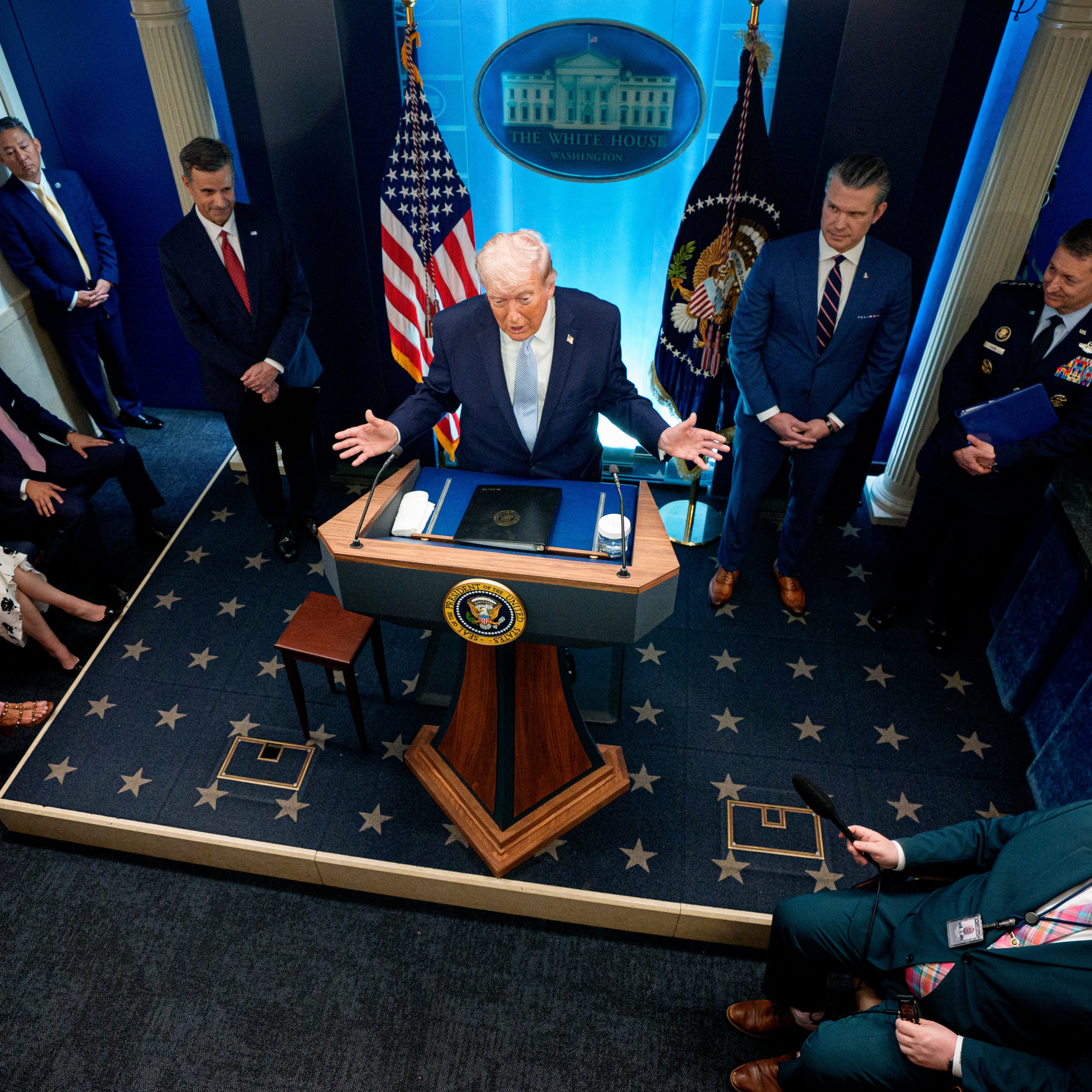 Newell Full Show 4/7/2026: Trump's deadline for Iran to open the Strait of Hormuz is approaching; is there any benefit for the U.S. if Iran doesn't cooperate?