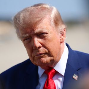 Full Show 8/6/2026: "[Trump] has basically said to you, me, and others, 'You don't matter'" - Newell on Trump selling early access to Truth Social posts