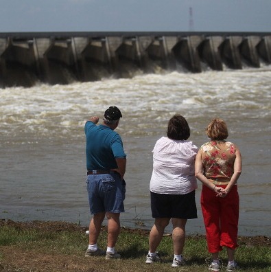 How hard is it to control the Mississippi River? Is there a better way to do it?
