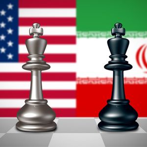 Hour 4: Who has the advantage in the chess game between the US and Iran?