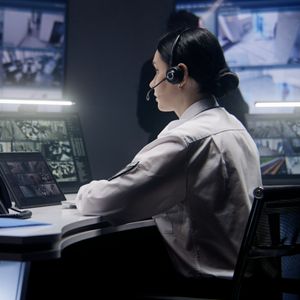 Ian Hour 1: What happens on the other end of the phone when you call 911?