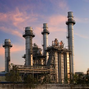 Why was Davante Lewis, Public Service Commissioner, the sole dissenter of a vote to fast-track Entergy and Meta's application for seven new gas power plants?