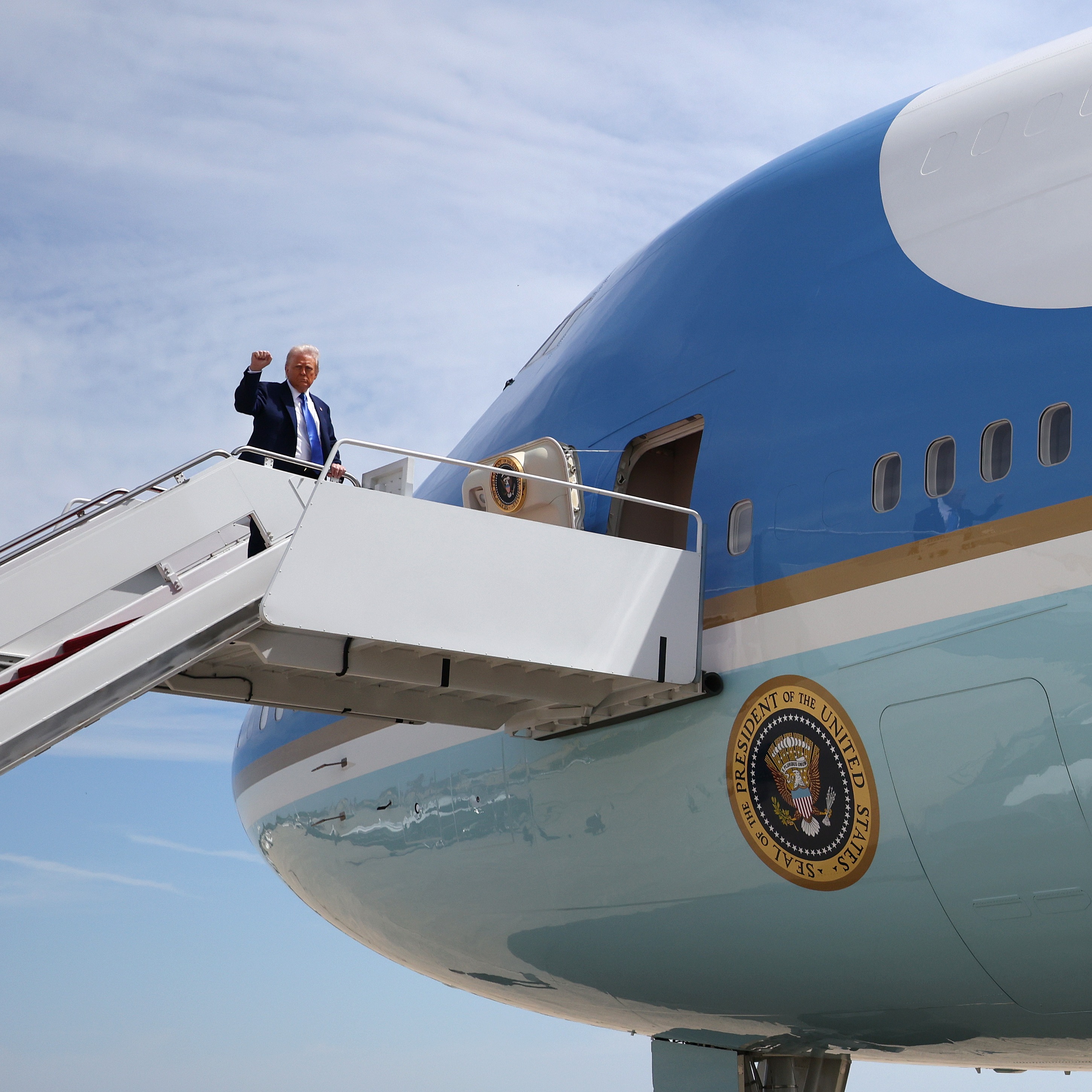 Hour 3: The newly commissioned Air Force One will be temporarily taken out of service