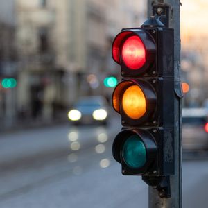 What's the latest with the Moreno administration's plan to synchronize traffic lights?