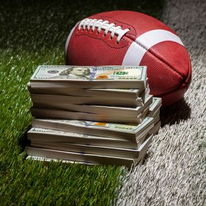 Kevin Todd from TheSportsBrokers.com gives his Monday Night picks