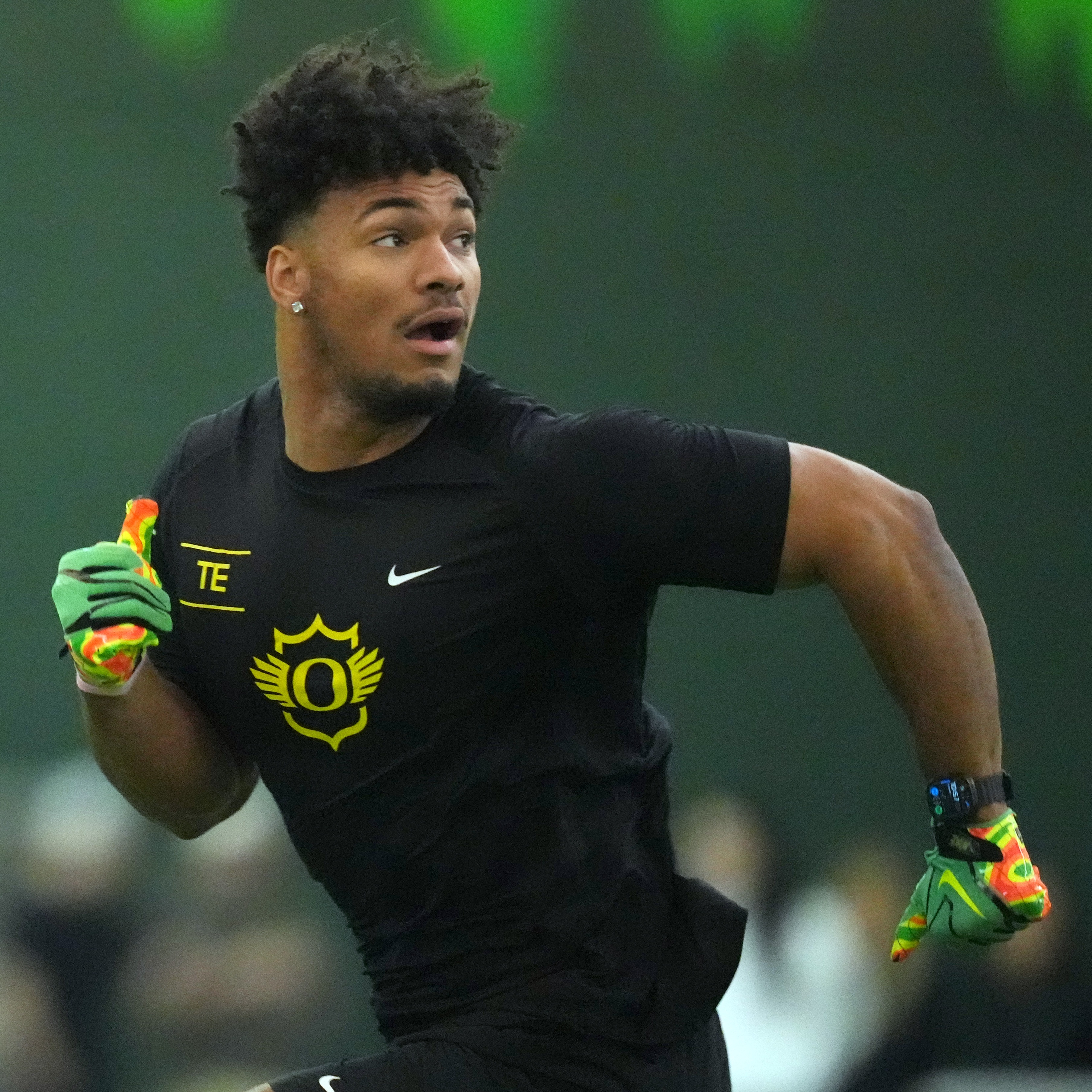 Hour 2: Oregon TE Kenyon Sadiq could be a top-10 pick, but not for the Saints