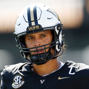 Hour 2: What should you know about this draft's tight end and center class?