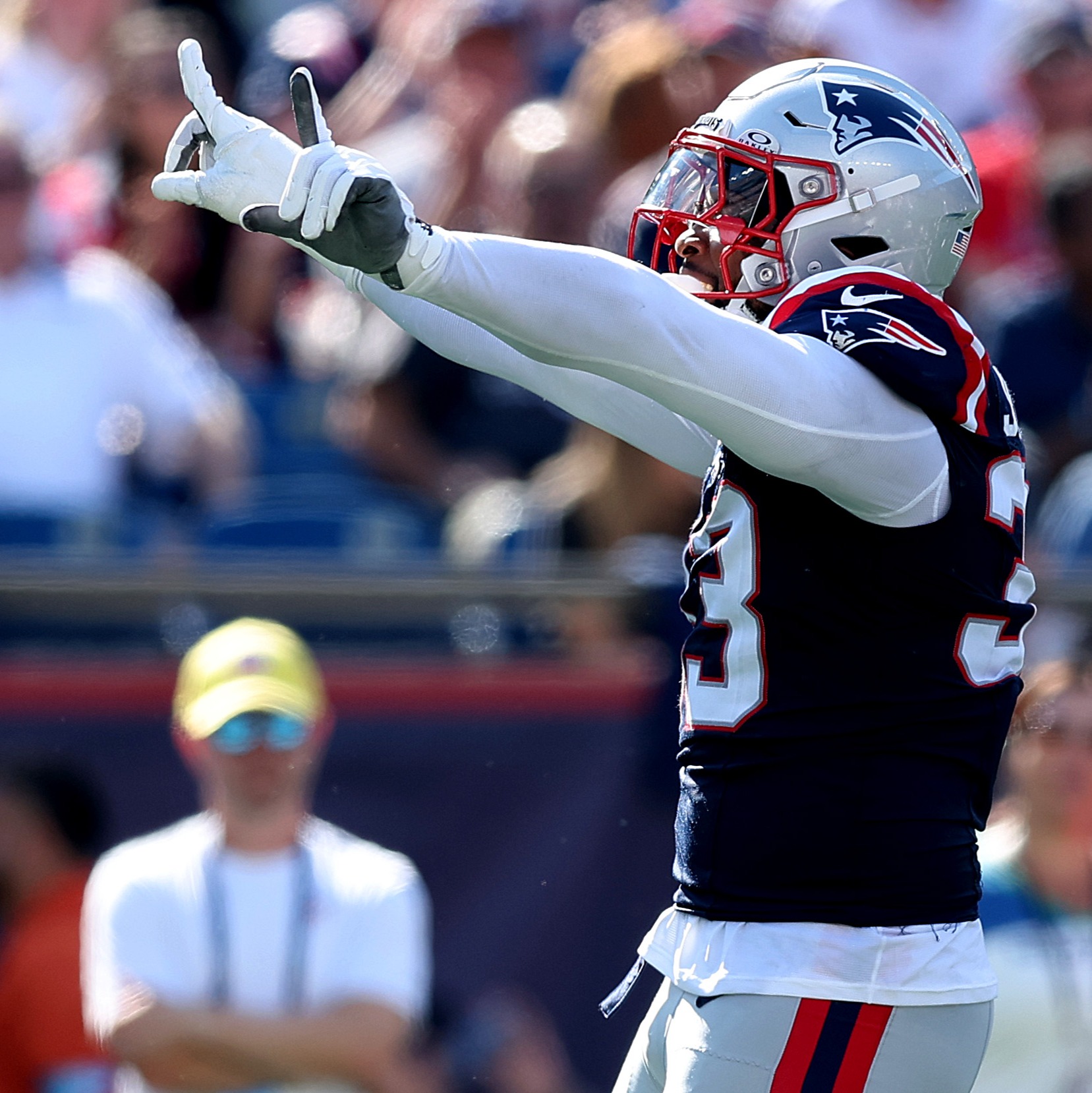 Hour 3: The Saints brought Anfernee Jennings in to be a physical, tone-setting DE