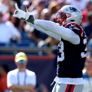 Hour 3: The Saints brought Anfernee Jennings in to be a physical, tone-setting DE