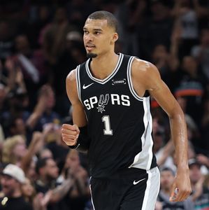 Hour 1: The Spurs have brought the physicality to match OKC in the WCF