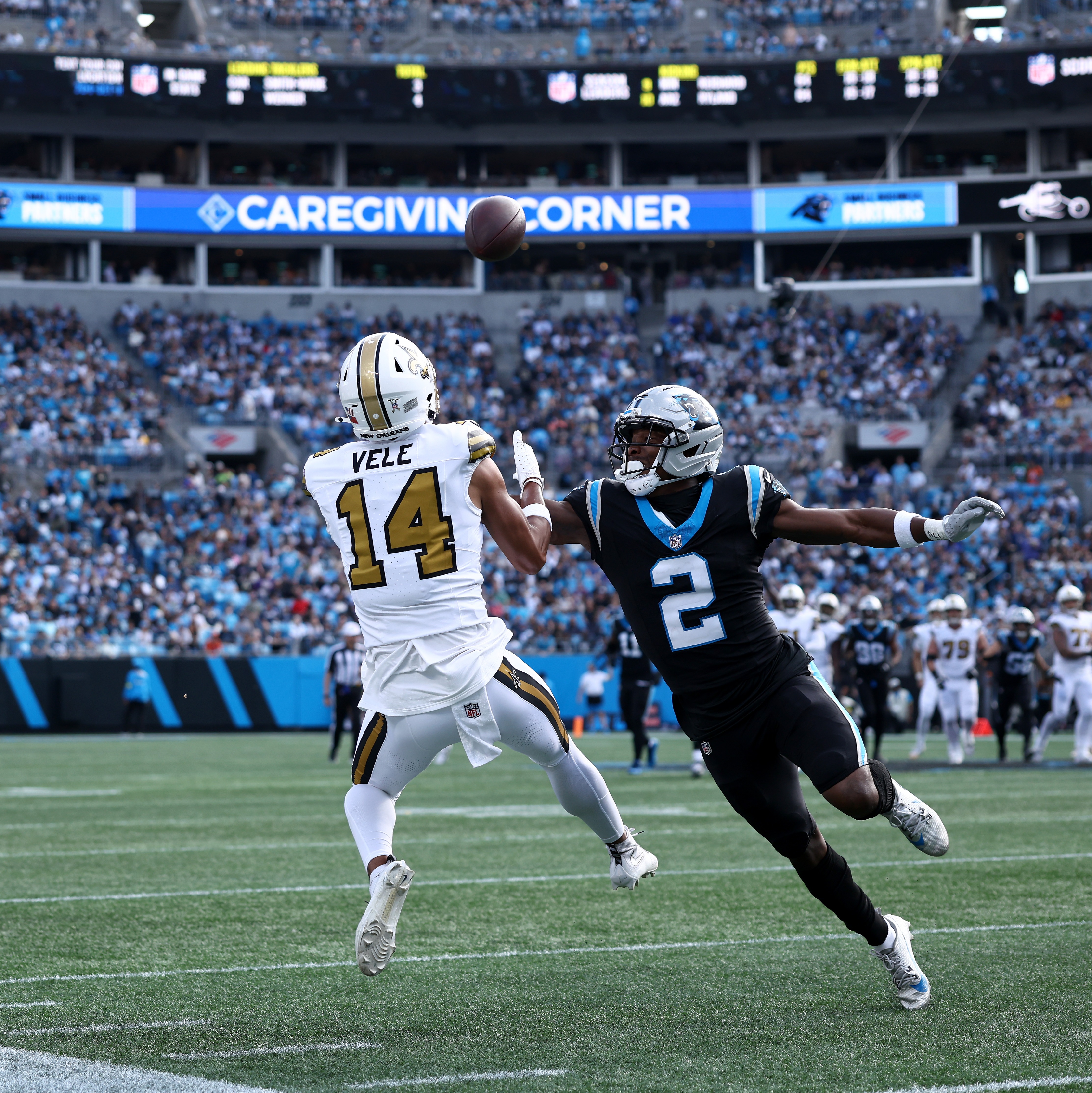Hour 2: Here's what Devaughn Vele loves about Tyler Shough's quarterbacking style