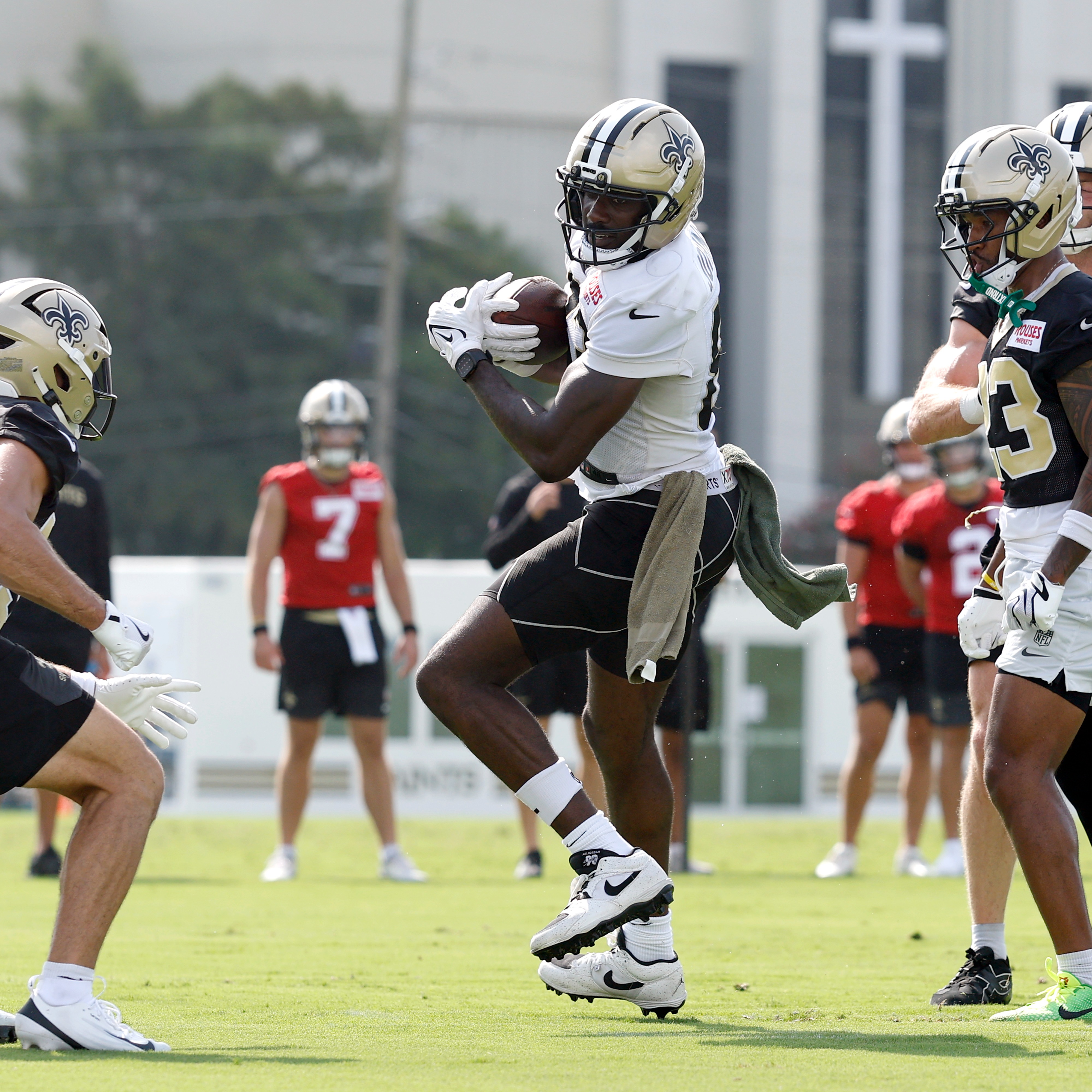 Juwan Johnson thinks Kellen Moore has nurtured Tyler Shough's leadership role