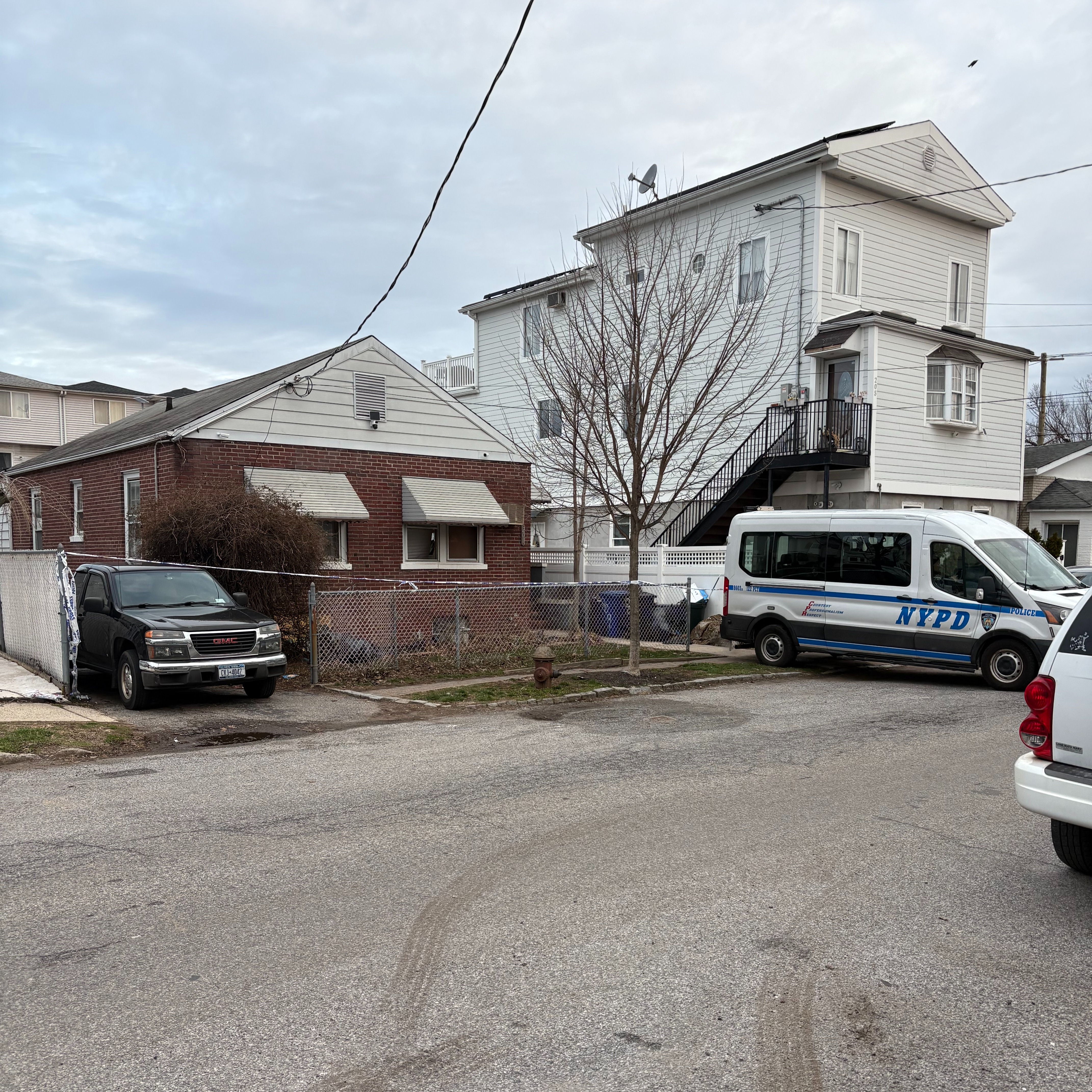 SI neighborhood shaken after molotov cocktails thrown at home