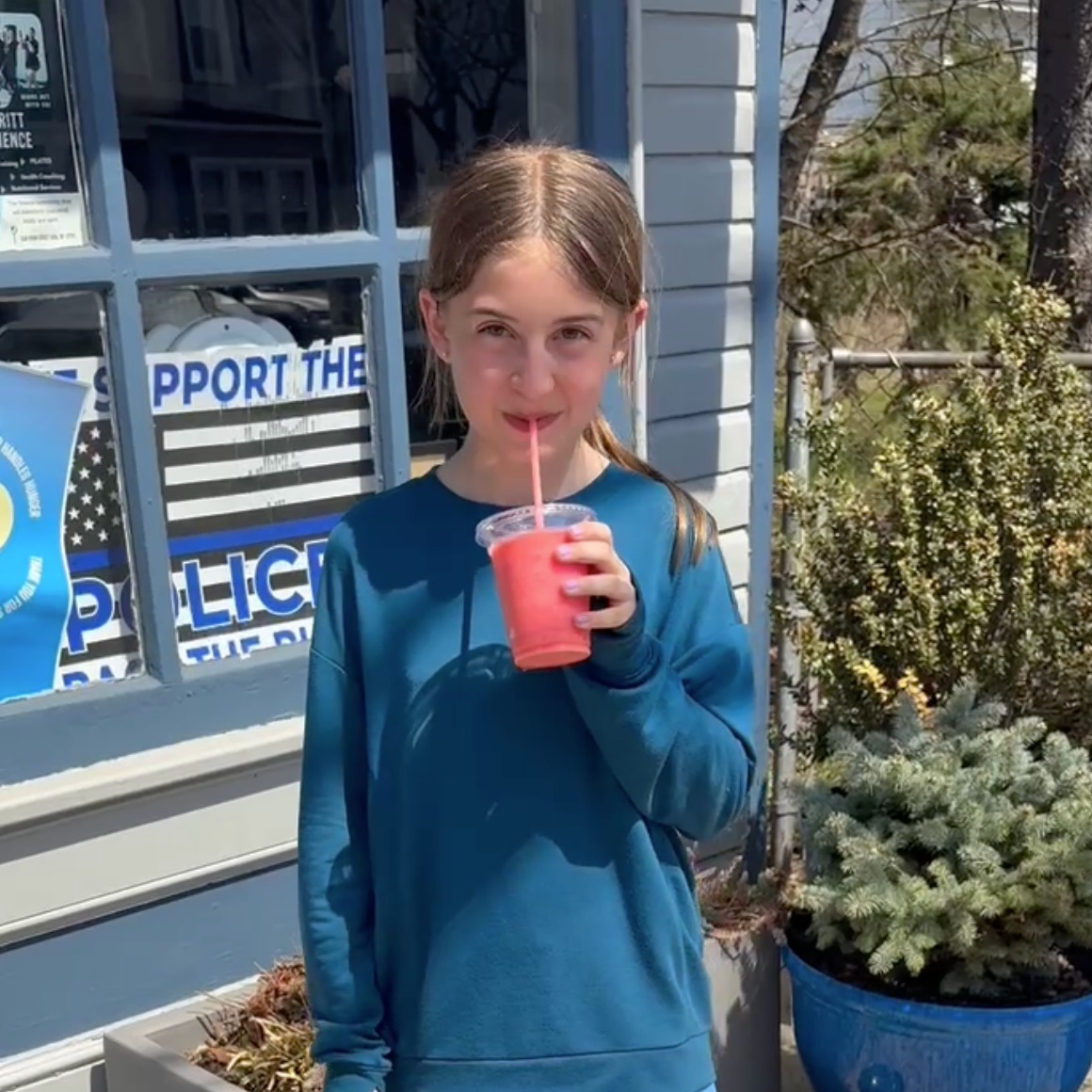 Long Island girl lands slushie machine at local deli with letter and petition