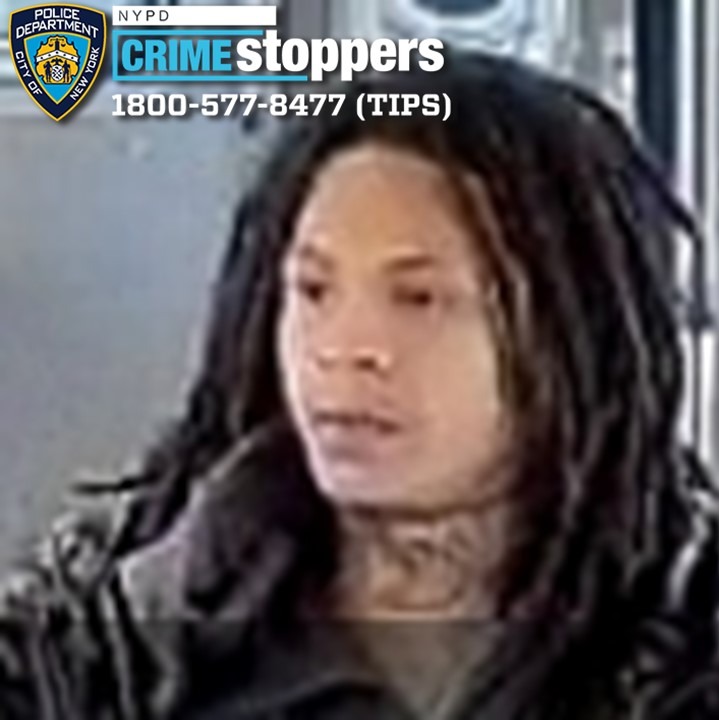 NYPD searches for suspects after 15-year-old boy shot on Queens subway train