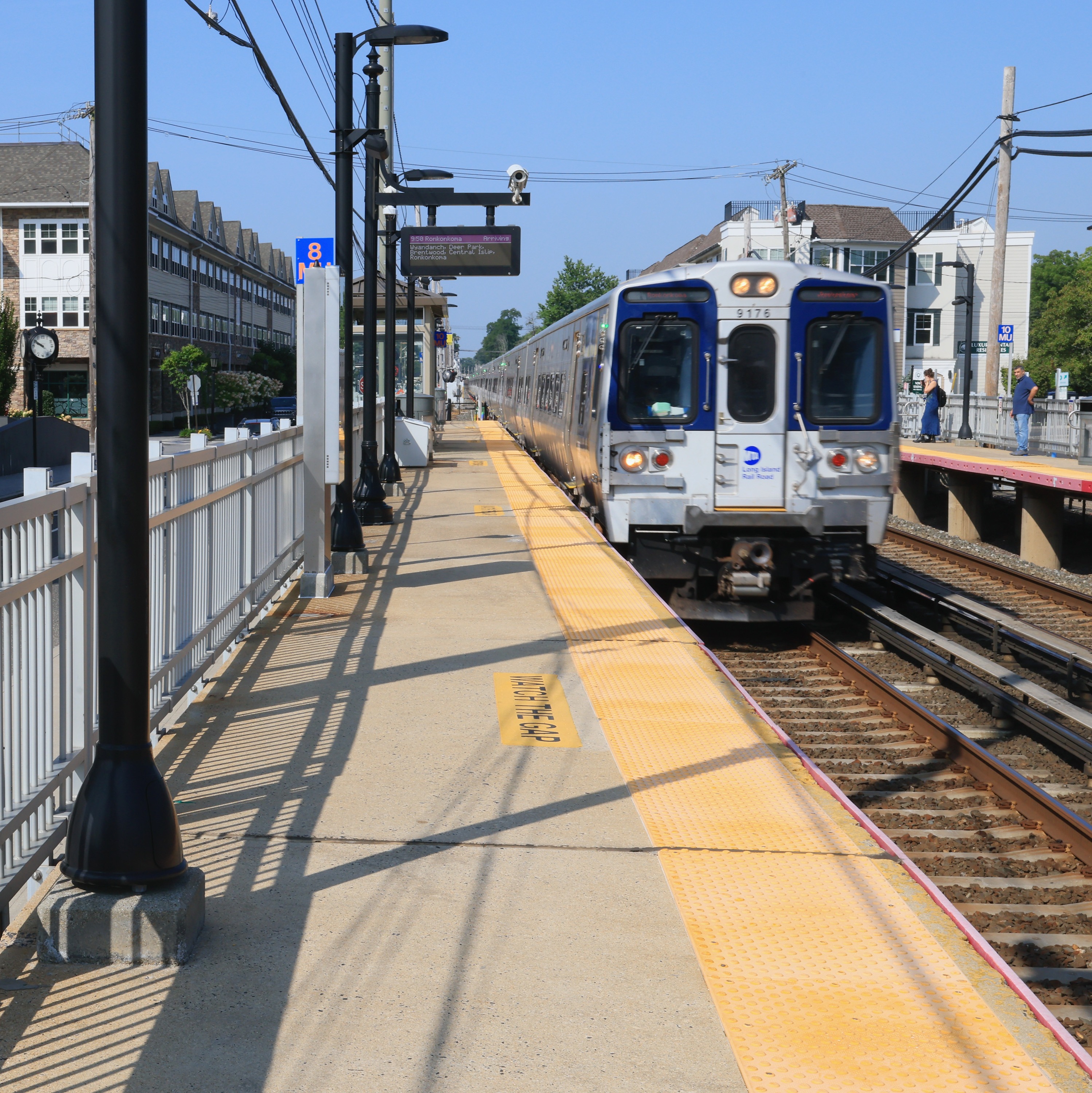 LIRR talks continue ahead of potential strike this weekend