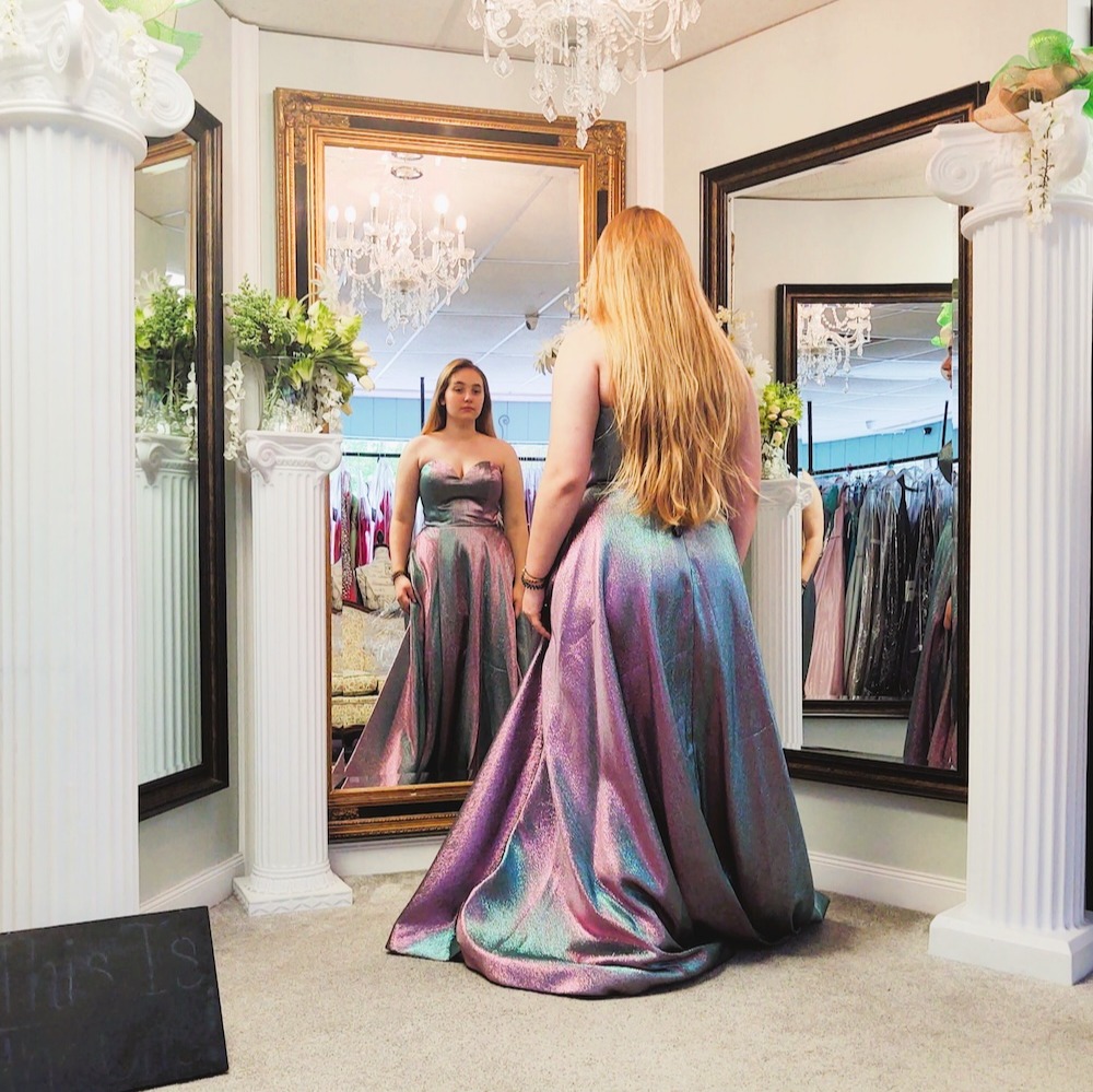 Watch out for fake prom dresses this season: experts