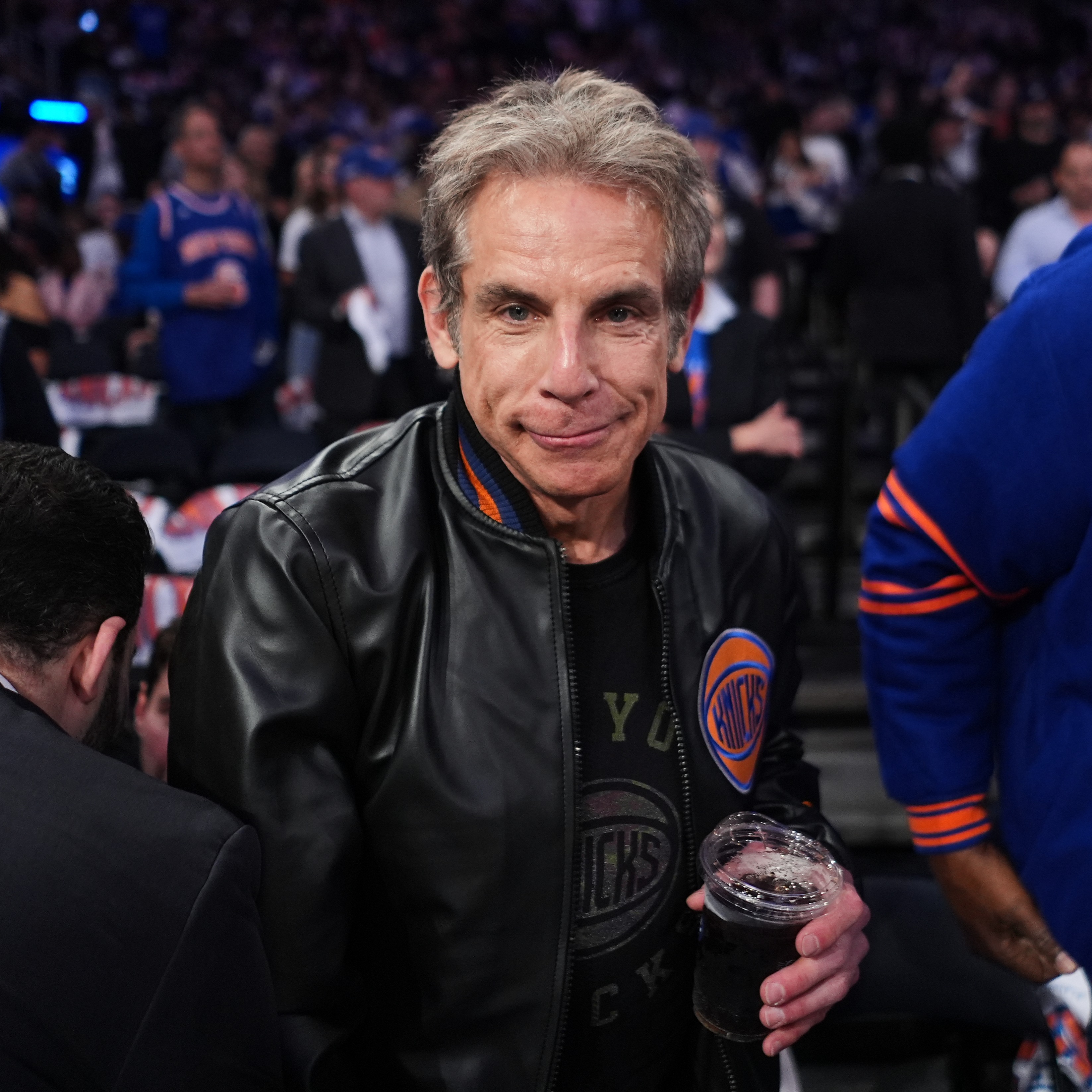 Ben Stiller offers to take a photo with wife of NY Knicks coach Mike Brown