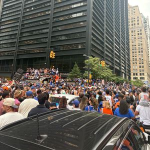 Knicks fans arrive at the crack of dawn to attend parade