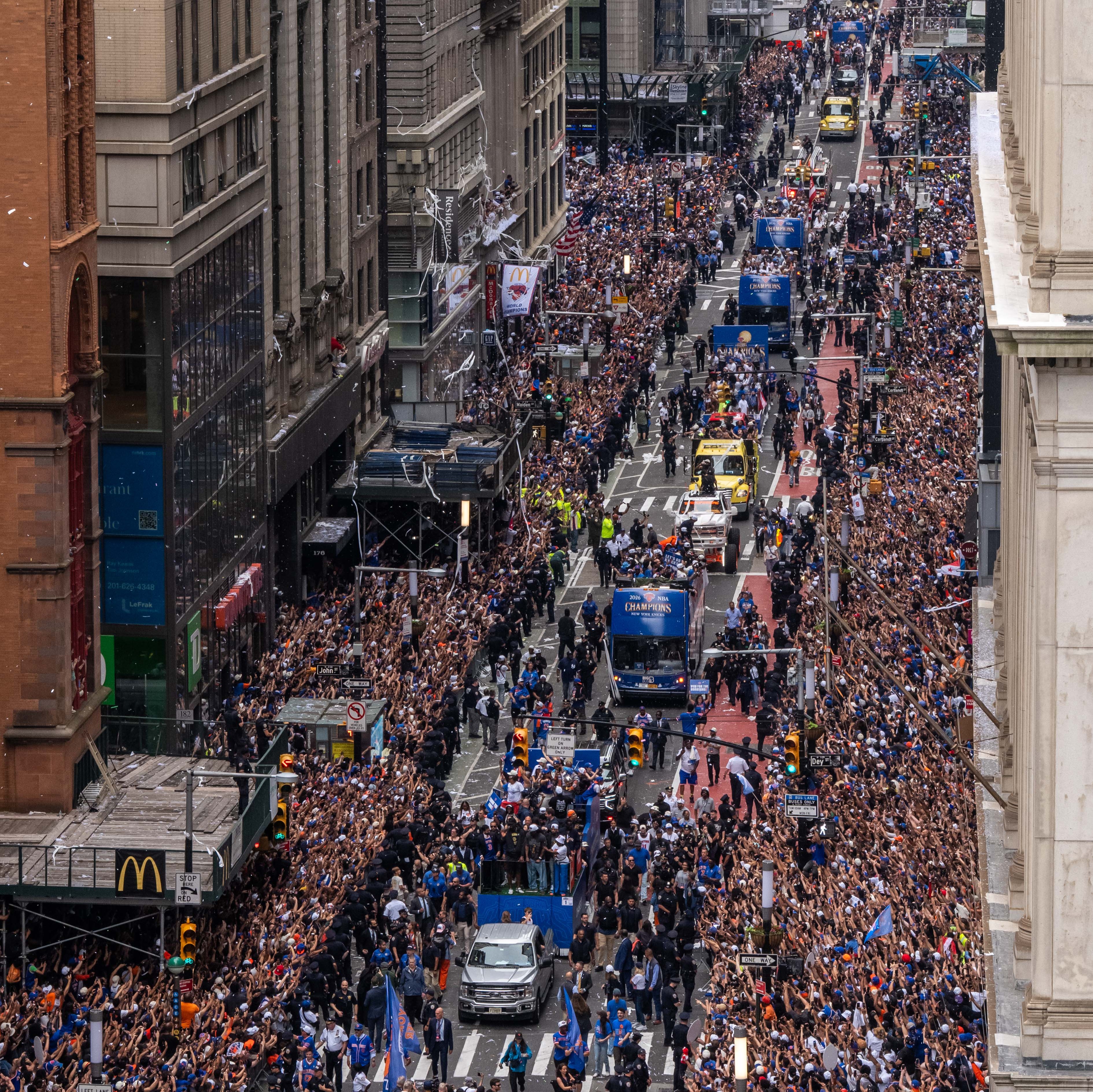 Knicks fans fill Lower Manhattan for Knicks ticker tape parade