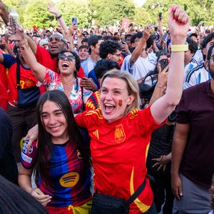 Soccer fans gather in Central Park for giant World Cup watch party