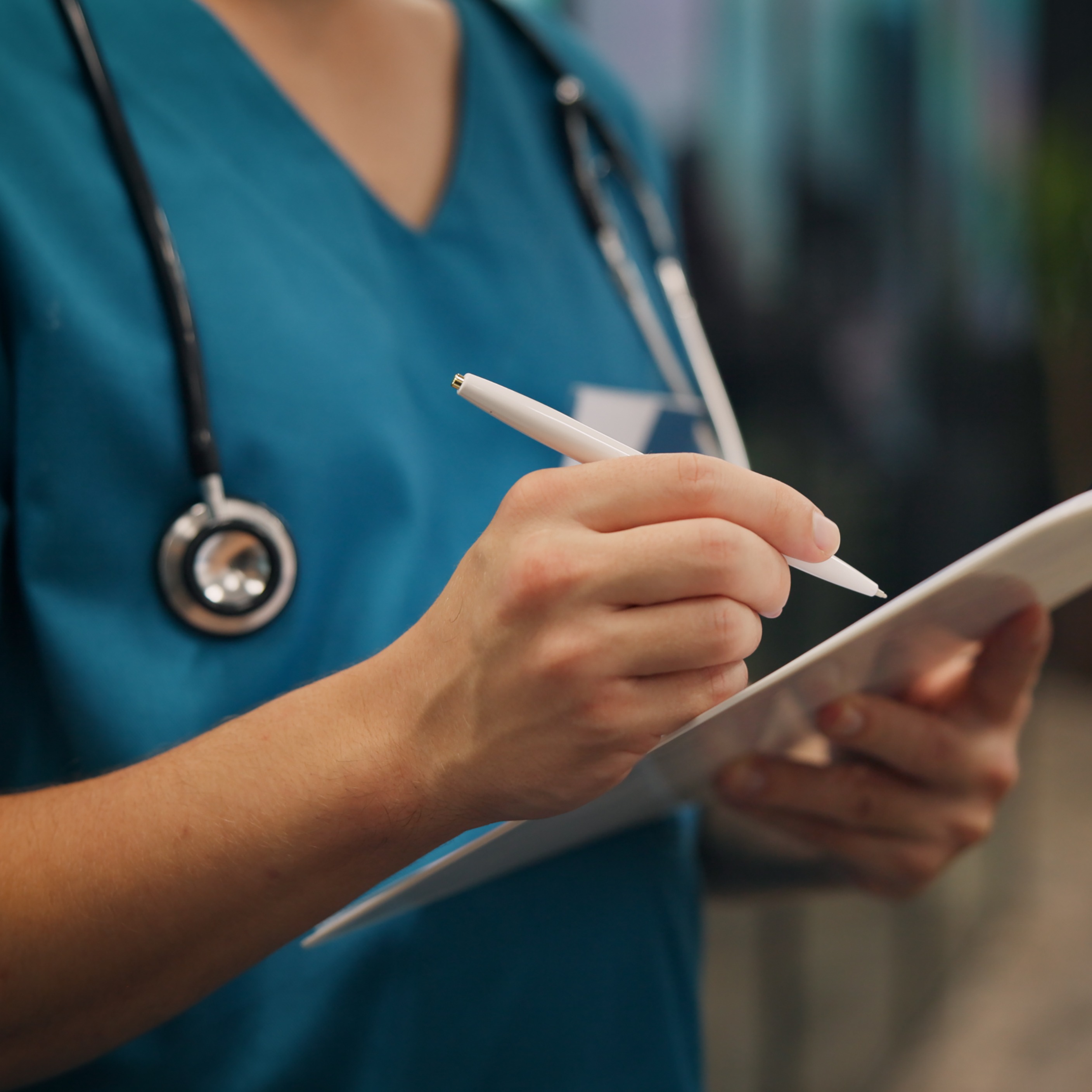 Nurses gather in Brooklyn to protest healthcare staffing shortages
