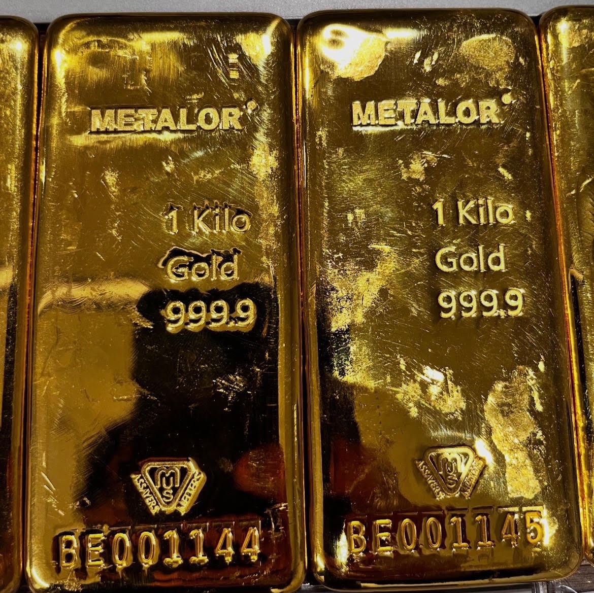 NYPD puts out warning about new 'golden boys' scam