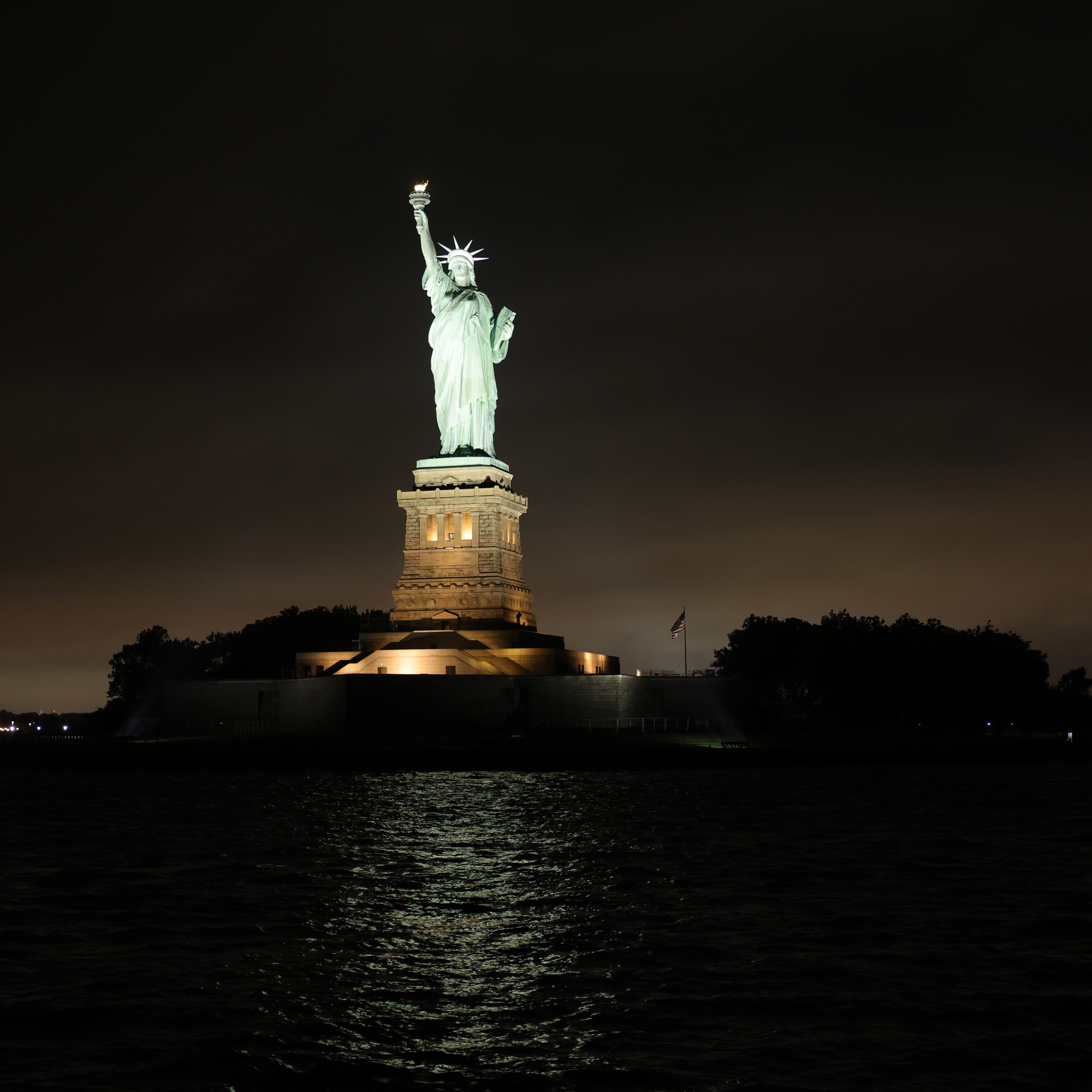 Speedboat capsizing in NY Harbor is under investigation as operator in federal custody