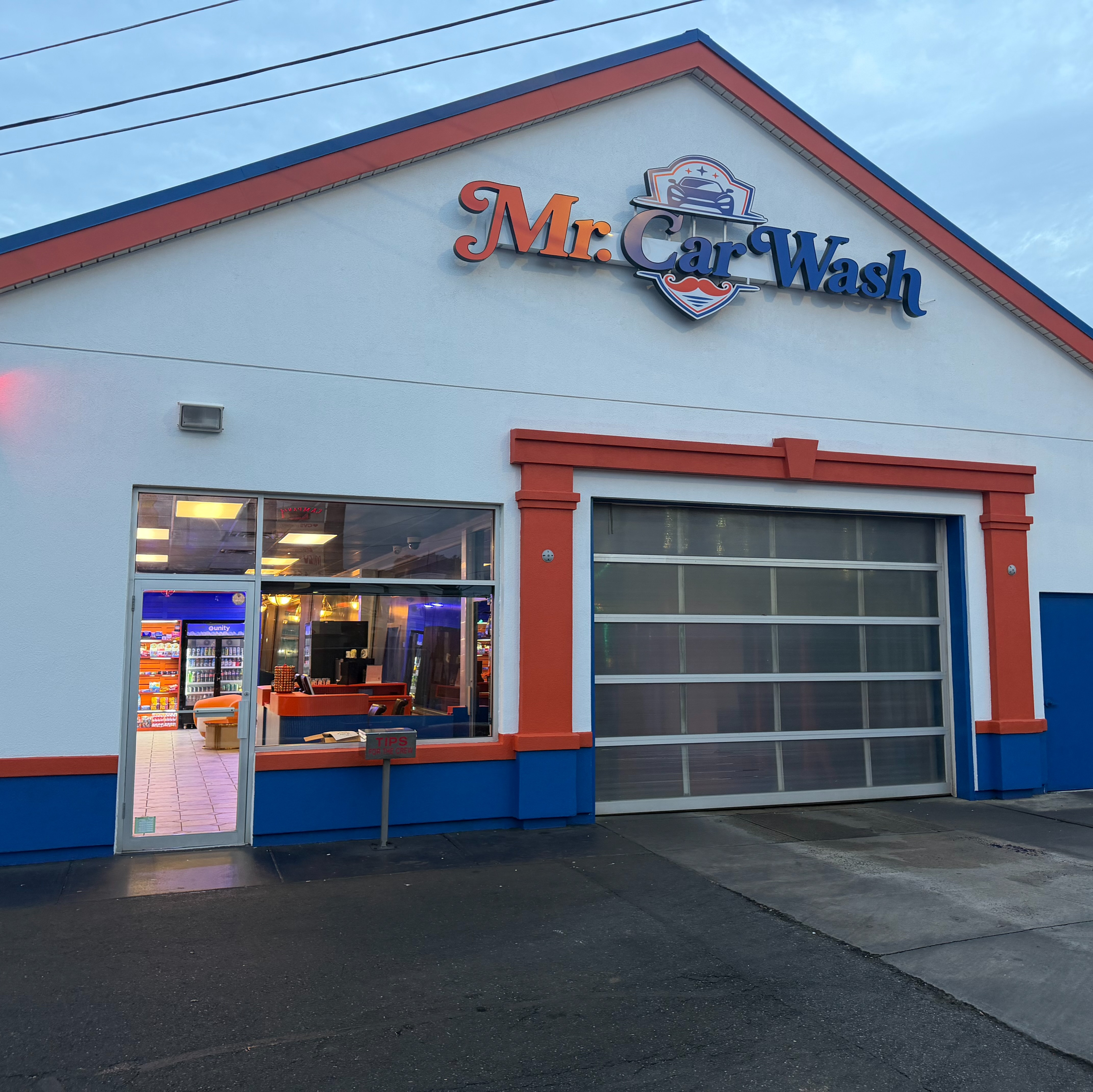 New York Knicks-themed car wash opens on Staten Island